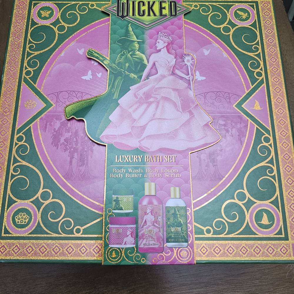 Luxury Wicked Bath Set